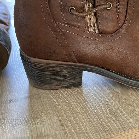 Knee length boots - Picture 3 of 3